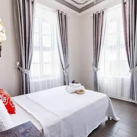 Phaedra Hotel *