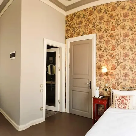 Phaedra Hotel *